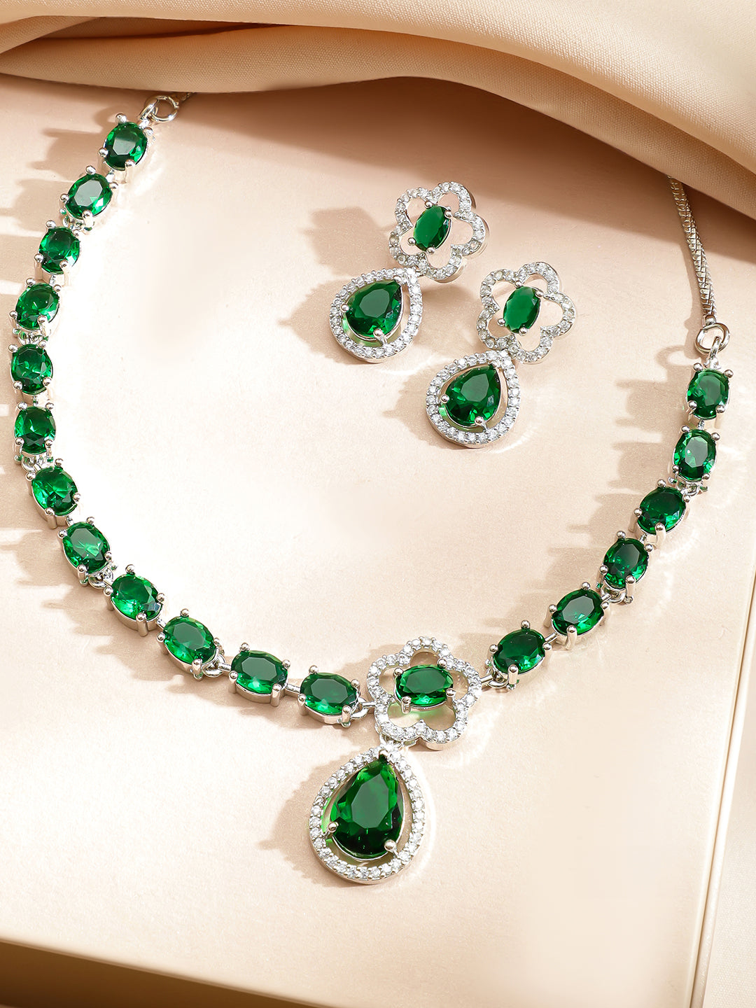 Lustrous Green Necklace Set