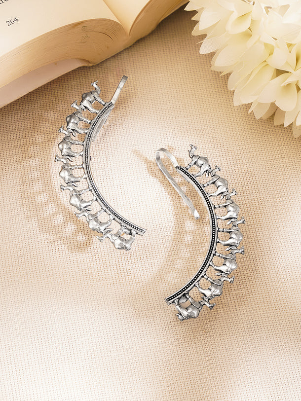 Runway Camel Statement Ear Climber