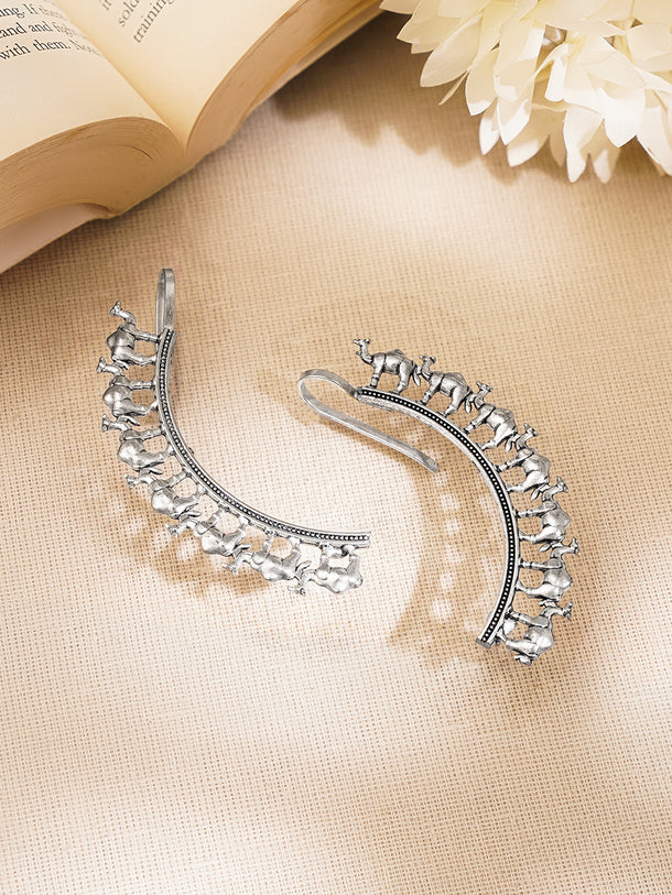 Runway Camel Statement Ear Climber