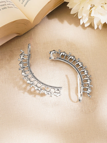 Runway Camel Statement Ear Climber