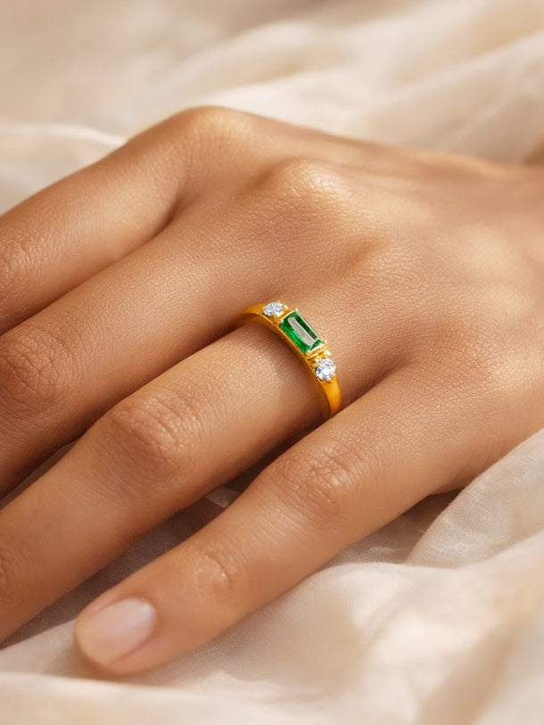 925 Fine  Silver Emerald Glow Minimal Ring