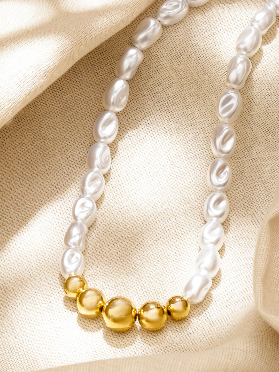 Classic Pearl Necklace Edit