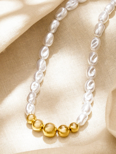 Classic Pearl Necklace Edit