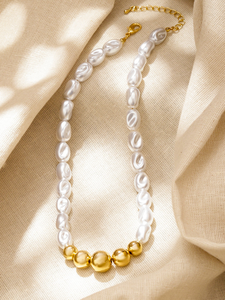 Classic Pearl Necklace Edit