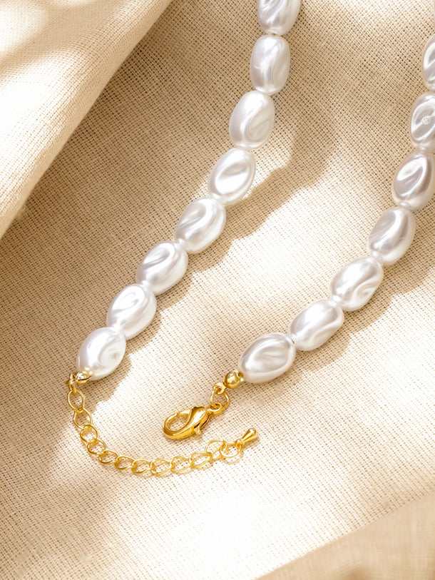 Classic Pearl Necklace Edit