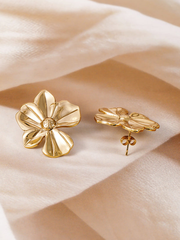 Affection of Flower Golden Studs