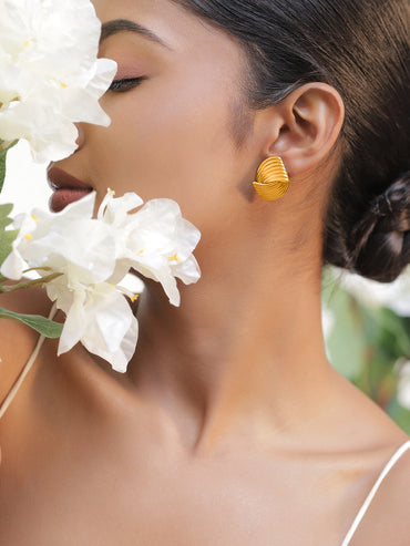 Chic Shine Knotted Studs