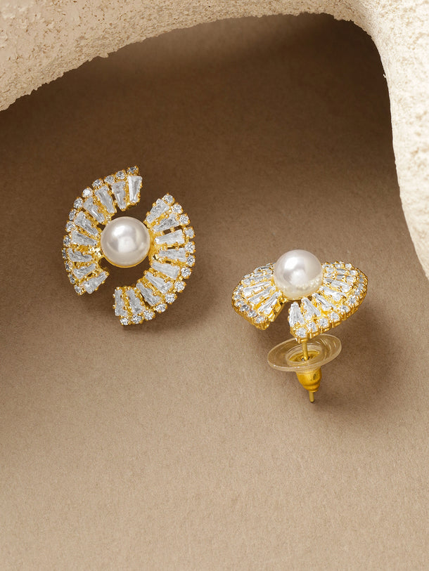 Stud Earrings With Crystals & Pearl