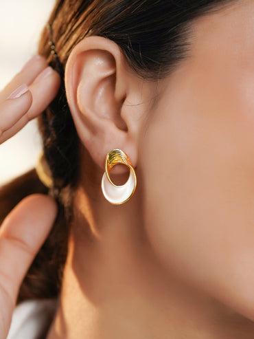 Crescent Pattern Stud Earring