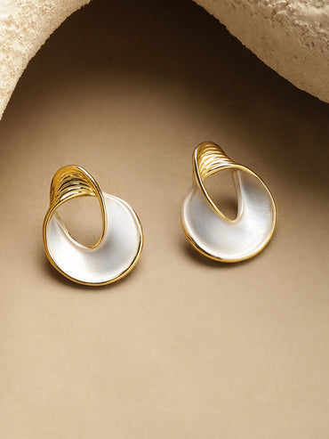 Crescent Pattern Stud Earring