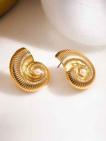 Shell Motif Pearl Stud Earrings
