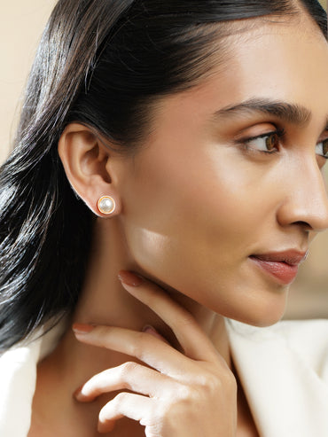 Minimal Pearl Glow Gold Studs