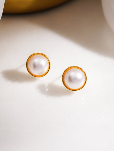 Minimal Pearl Glow Gold Studs
