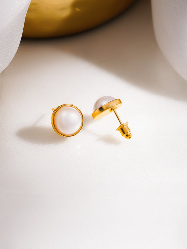 Minimal Pearl Glow Gold Studs