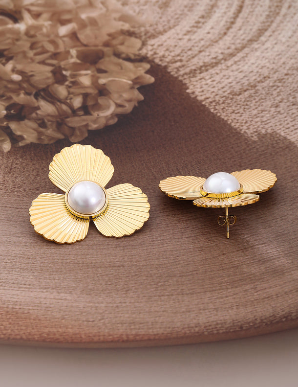 Glam Glow Pearl Floral Pendant Set