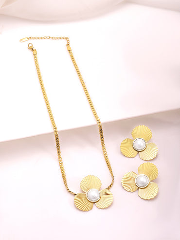 Glam Glow Pearl Floral Pendant Set