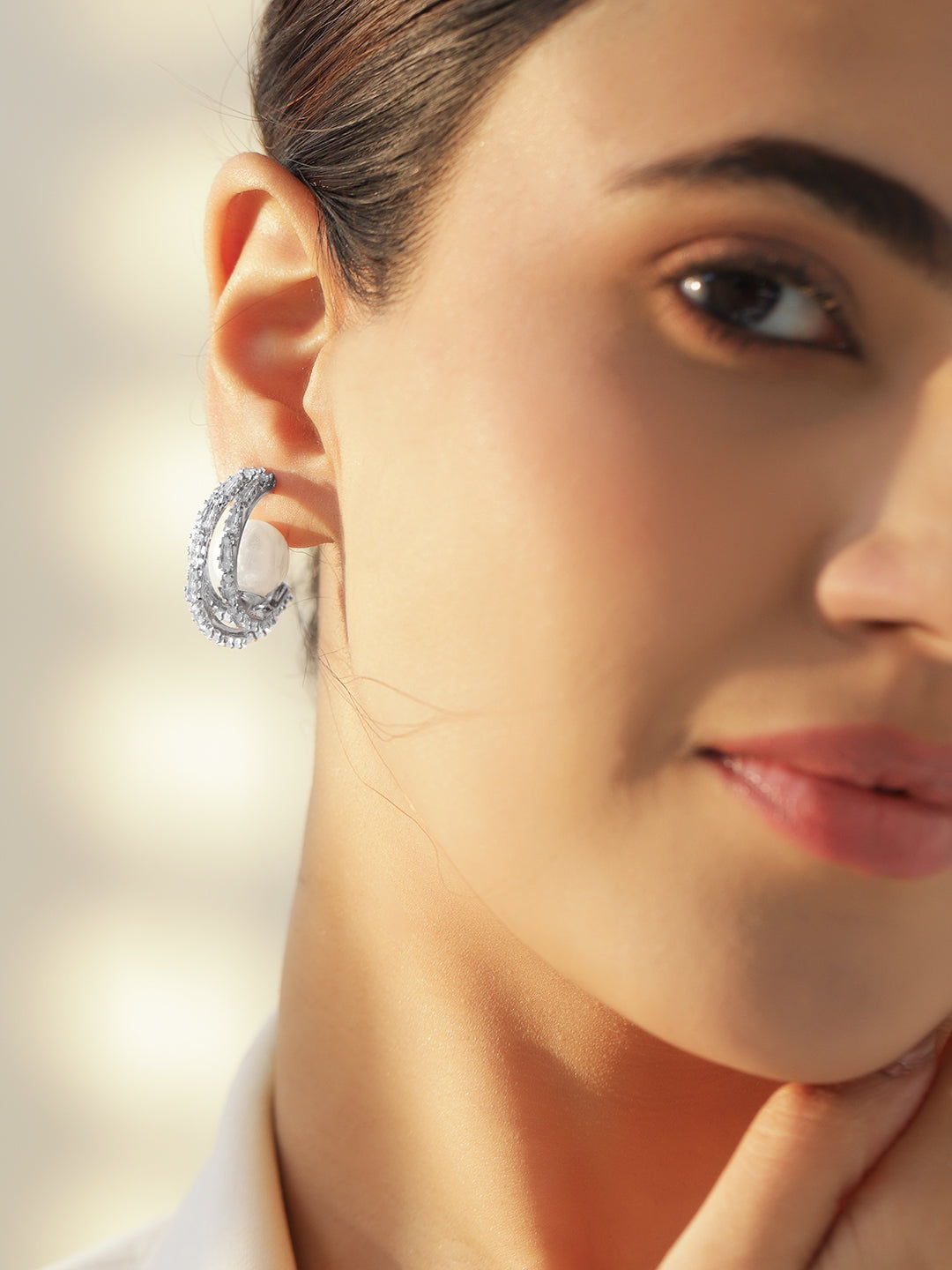 Rubans Rhodium-Plated Brass White Pearls & Cubic Zirconia Baguette Hoop Earrings