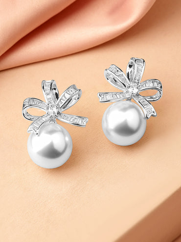 Soft Petal Pearl Studs