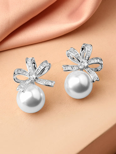 Soft Petal Pearl Studs
