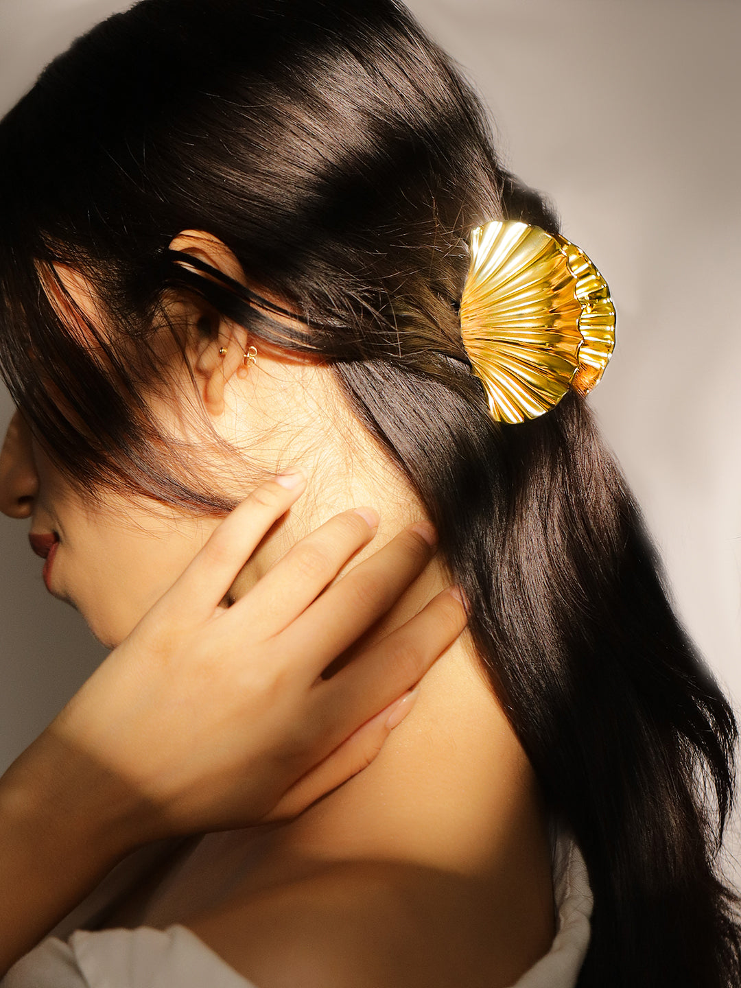 Rubans 18K Gold Plated Sculpted Shell Design Hair Claw Clip â€“ Statement Hair Accessory