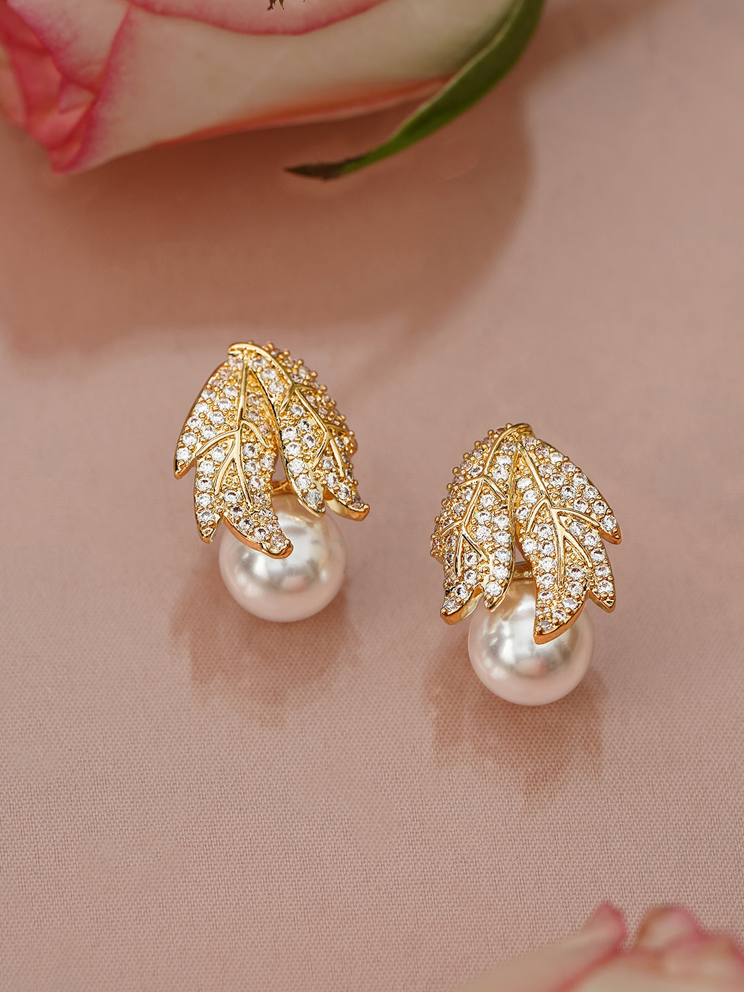 Botanic Bloom Leafy Pearl Stud