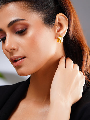 Demi Fine Shell Curve Stud Earrings