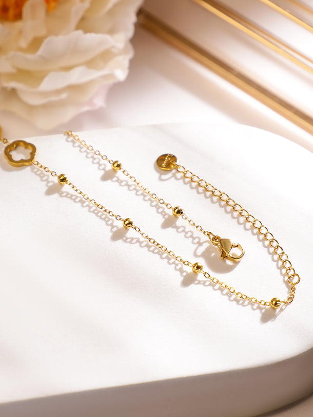 Gold Toned Floral necklace