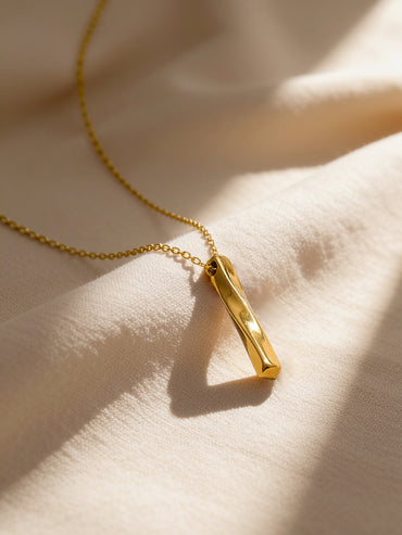 Demi Fine Golden Line Pendant Chain