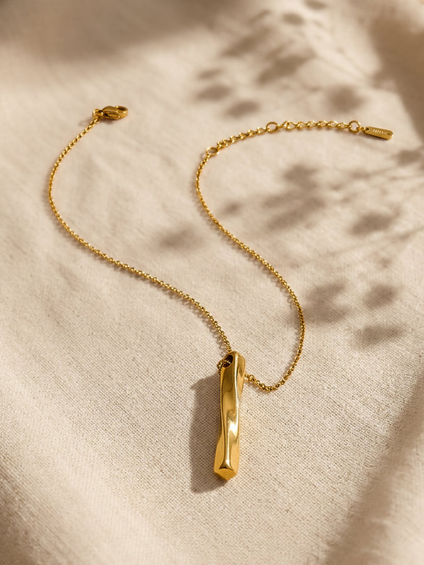 Demi Fine Golden Line Pendant Chain