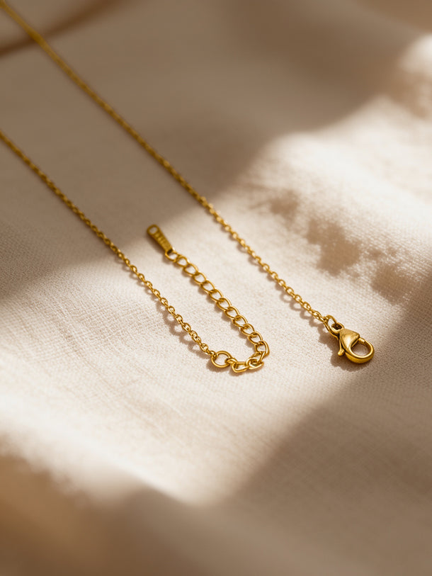 Demi Fine Golden Line Pendant Chain