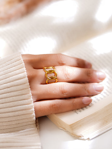 Demi Fine Linked Loop Statement Ring