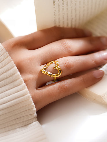 Demi Fine Minimal Heart Outline Ring