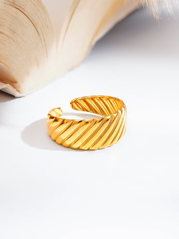 Demi Fine Ribbed Dome Statement Ring