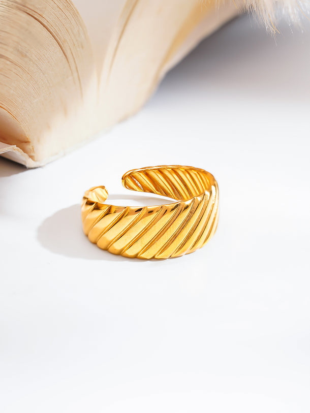 Demi Fine Ribbed Dome Statement Ring