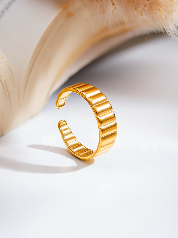 Demi Fine Rhythm Line Band Ring