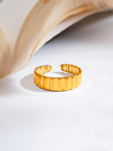 Demi Fine Rhythm Line Band Ring