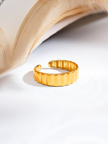 Demi Fine Rhythm Line Band Ring