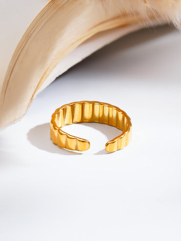Demi Fine Rhythm Line Band Ring