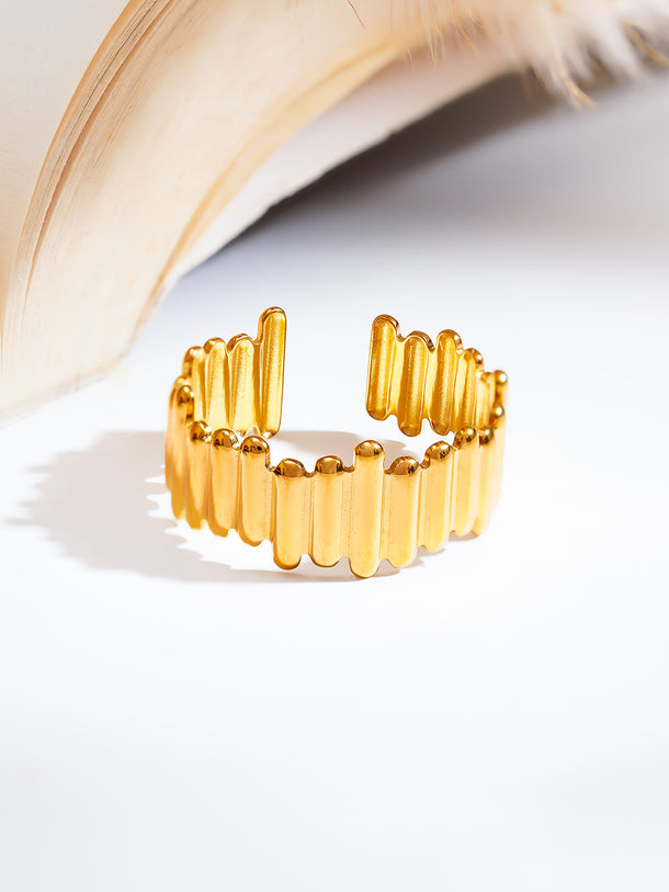 Demi Fine Golden Beat Everyday Ring