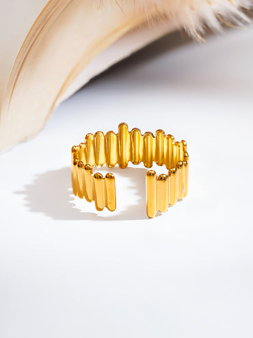 Demi Fine Golden Beat Everyday Ring