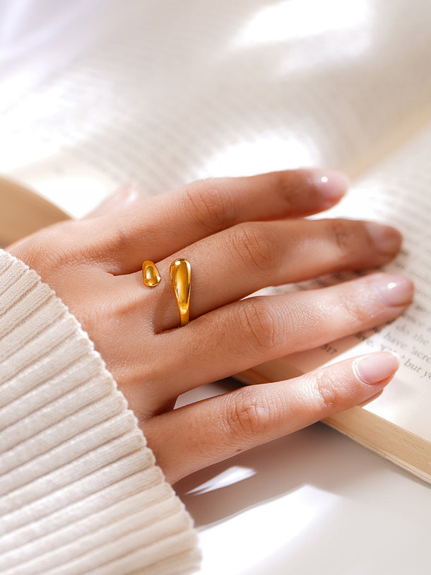 Demi Fine Golden Flow Everyday Ring