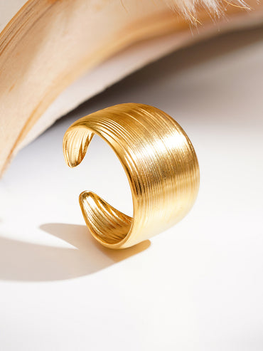 Demi Fine Bold Ribbed Statement Ring