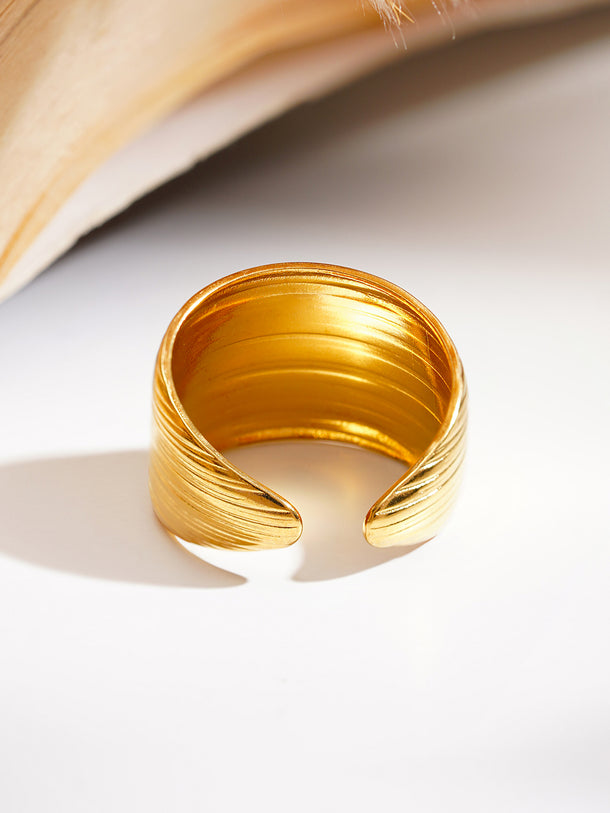 Demi Fine Bold Ribbed Statement Ring