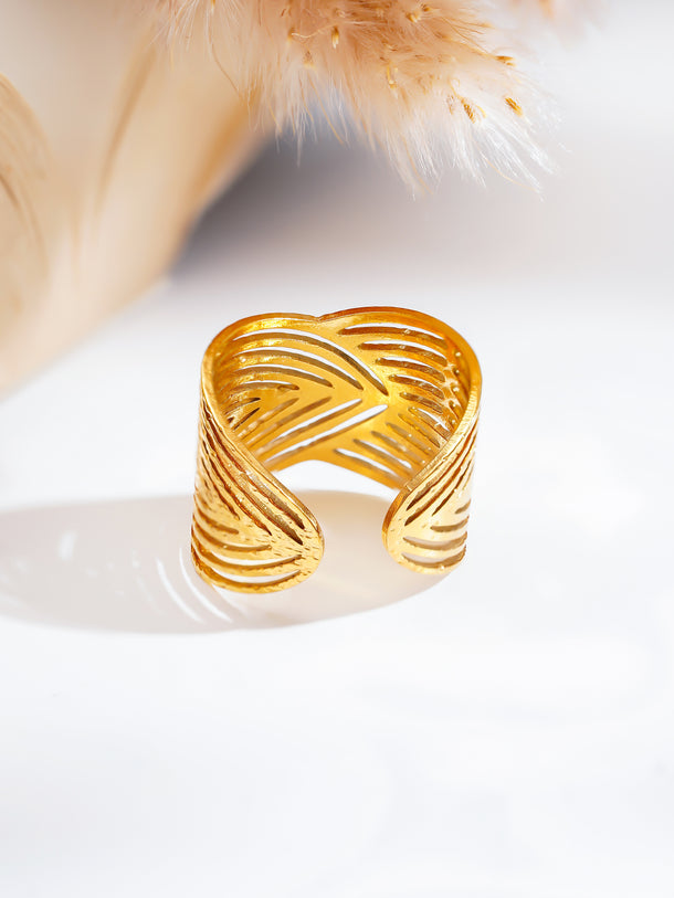 Demi Fine Luxe Curve Gold Ring