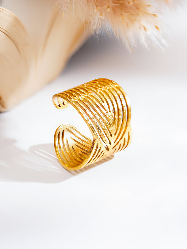Demi Fine Luxe Curve Gold Ring
