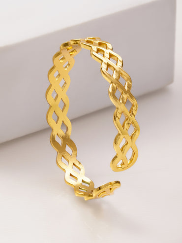 Intertwined pattern golden bracelet