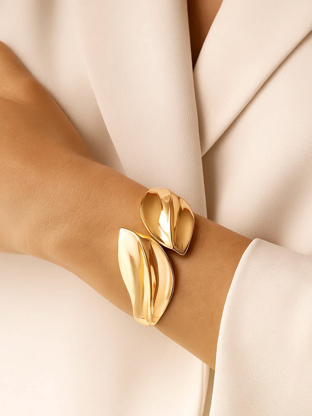 Bold Leaf Design Openable Gold Bracelet