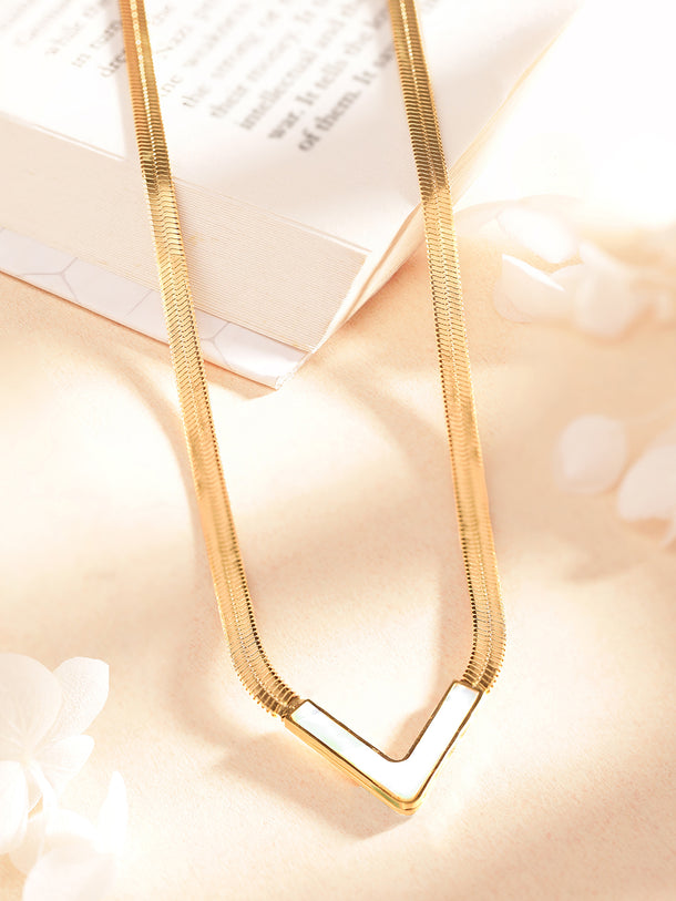 Rubans Voguish 18K Gold Plated Stainless Steel Waterproof Snake Chain With V Shaped Shell Pendant.