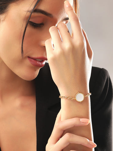 Rubans Voguish 18K Gold Plated Stainless Steel Waterproof Link Chain Bracelet With Shell Studded Charm.