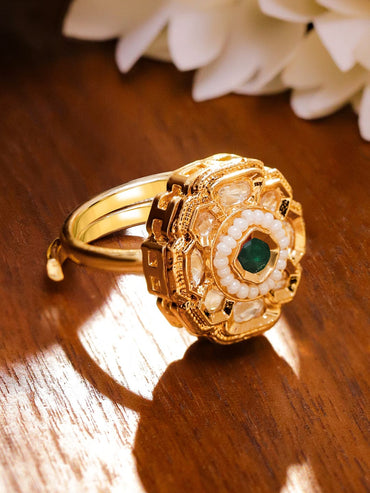 Contemporary Emerald Charm Ring Rings